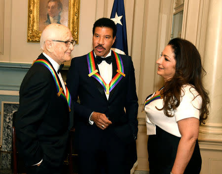 2017 Kennedy Center Honorees singer Lionel Ritchie (C), TV writer Norman Lear (L) and Cuban-American singer Gloria Estefan chat among themselves at the conclusion of a gala dinner at the U.S. State Department, in Washington, U.S., December 2, 2017. REUTERS/Mike Theiler