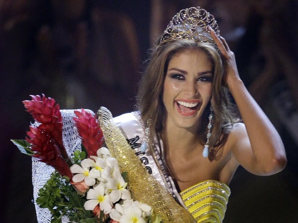 Dayana Mendoza winning Miss Universe 2008