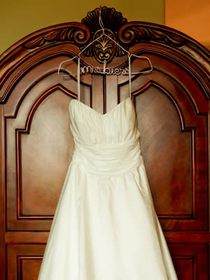 1. Remembering a pretty hanger for your dress