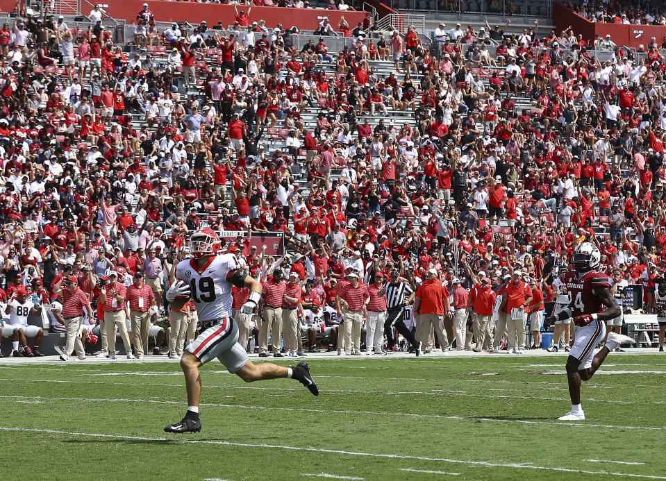 Georgia tight end Brock Bowers breaks away for a 70-plus yard touchdown against South Carolina during the third quarter of an NCAA college football game, Saturday, Sept. 17, 2022, in Columbia, S.C. (Curtis Compton/Atlanta Journal-Constitution via AP)