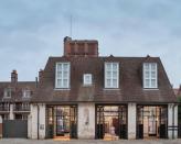 El estudio de arquitectura Tate Harmer ha convertido el antiguo parque de bomberos de Belsize Park, en Londres (Reino Unido), en un edificio residencial de viviendas de lujo. (Foto: Instagram / <a href="http://www.instagram.com/p/CGkCvKvMFb5/" rel="nofollow noopener" target="_blank" data-ylk="slk:@tateharmer;elm:context_link;itc:0;sec:content-canvas" class="link ">@tateharmer</a> / <a href="http://www.instagram.com/kilianosullivan/?hl=es" rel="nofollow noopener" target="_blank" data-ylk="slk:@kilianosullivan;elm:context_link;itc:0;sec:content-canvas" class="link ">@kilianosullivan</a>).