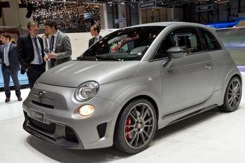 精靈爆彈 Abarth 695 Biposto