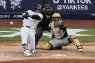 New York Yankees' Juan Soto hits a single during the eighth inning of a baseball game against the Chicago White Sox, Saturday, May 18, 2024, in New York. The Yankees won 6-1. (AP Photo/Frank Franklin II)