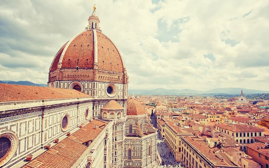 The Piazza del Duomo in Florence, where McDonald's wanted to move in - Alamy