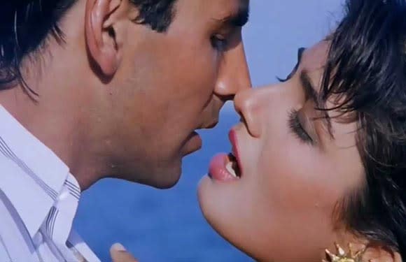 Raveena Tandon and Akshay Kumar were reportedly married secretly and things soured between them. Akshay then got married to Twinkle Khanna and Raveena to Anil Thadani, a film distributor. So nope, no movie together for them as well. © Trimurti Films Pvt. Ltd.