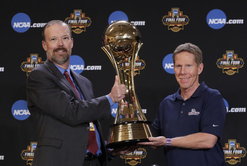 Associated Press Deputy Director of Sports Products Barry Bedlan hands Gonzaga head coach Mark Few the 2016-2017 Coach of the Year trophy at a news conference Thursday, March 30, 2017, in Glendale, Ariz. (AP Photo/Matt York)