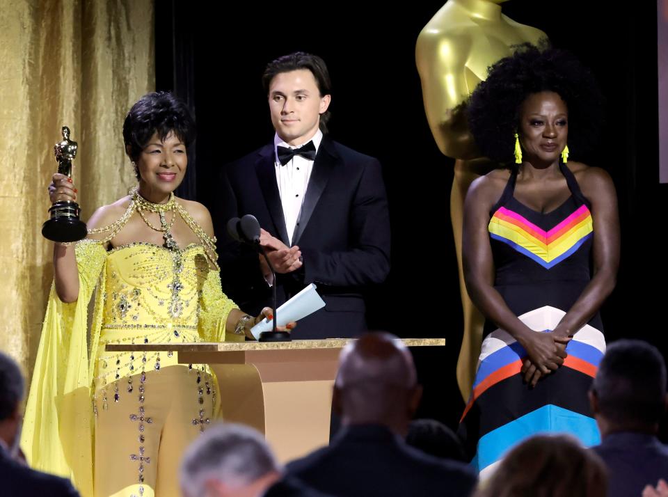 Viola Davis (right) presents Euzhan Palcy (left) with her honorary Oscar at the 13th Governors Awards.