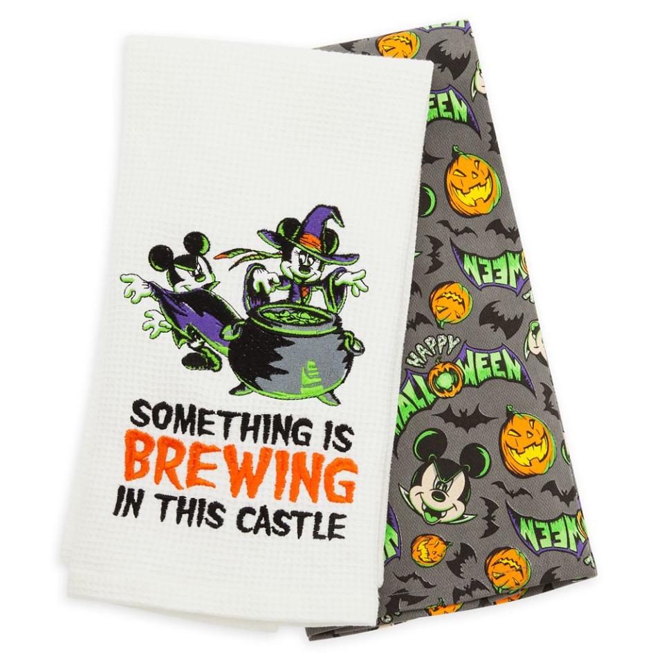 16) Mickey and Minnie Mouse Halloween Kitchen Towel Set