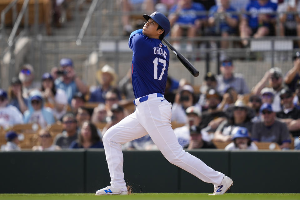 大谷翔平轉戰洛杉磯道奇，在春訓的首場賽事就敲出全壘打。（AP Photo/Ashley Landis）