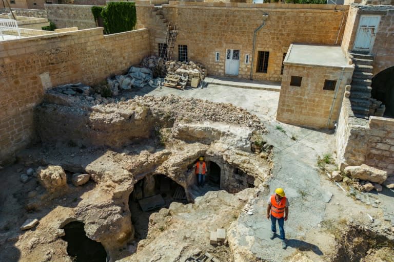 Los restos arqueológicos de Matiate, bajo la ciudad de Midyat, en el sudeste de Turquía, el 1 de julio de 2024 (Yasin AKGUL)