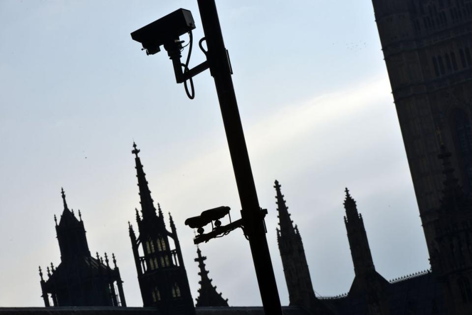 英國議會外的監控設備
