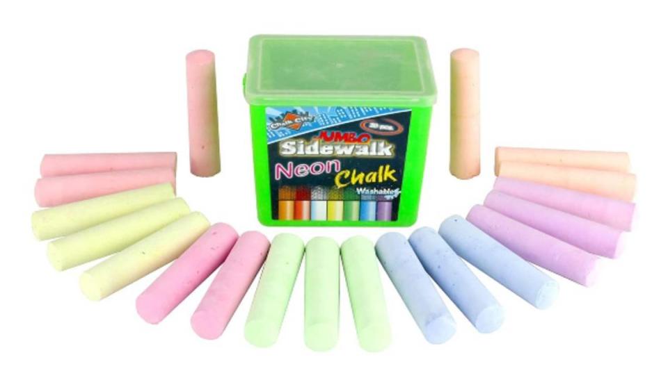 This jumbo chalk set features super-pigmented colors and a tapered shape that’s easy to hold.