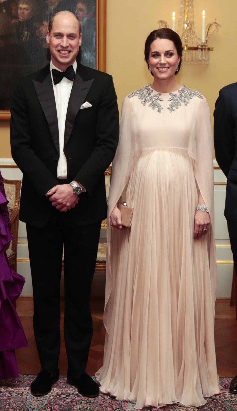 Prince William (L), Duke of Cambridge, and his wife Britain's Catherine, Duchess of Cambridge pose for photographs on February 1, 2018, before the official dinner at the Royal Palace in Oslo, as part of their visit to Norway