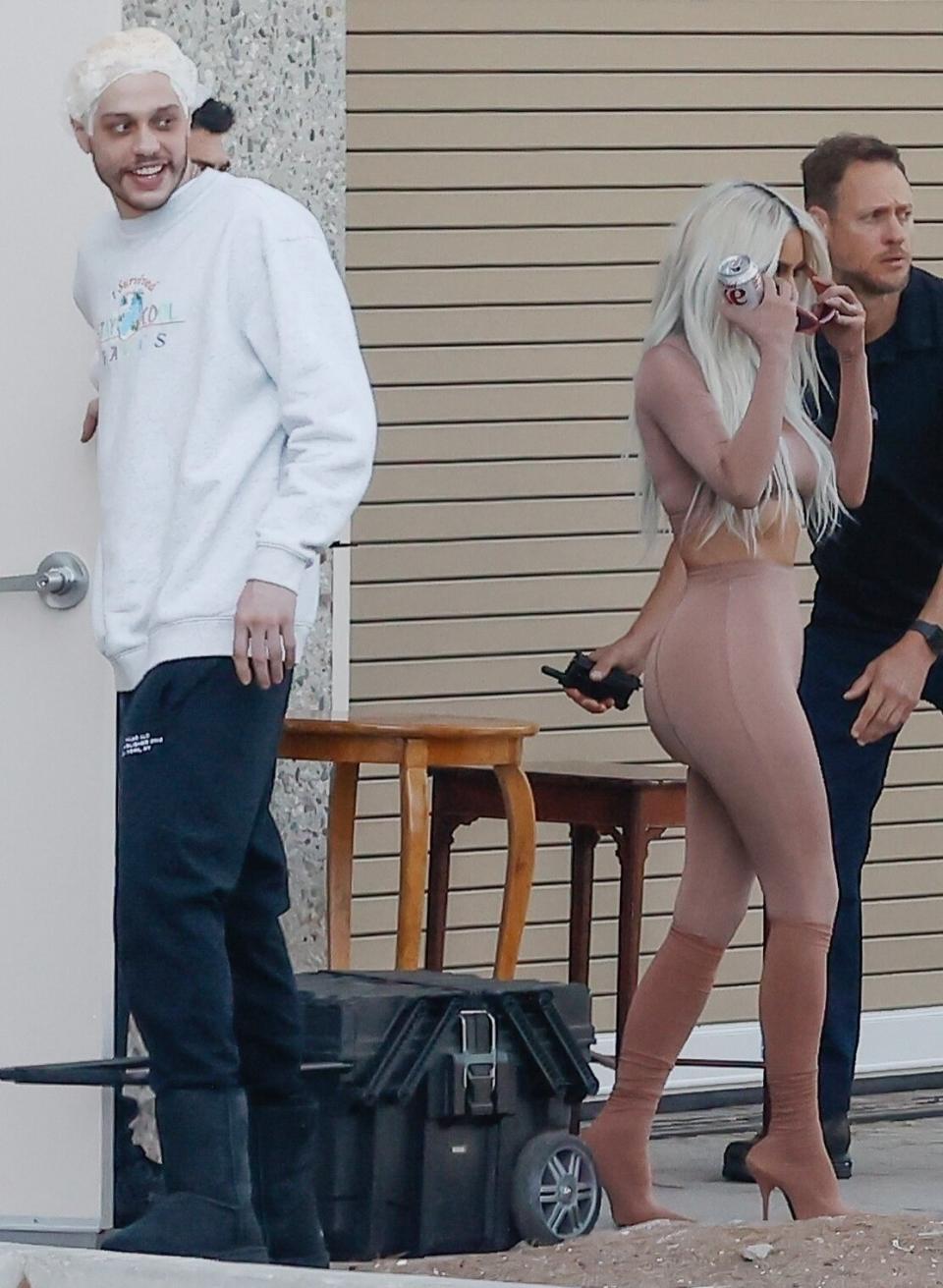 Calabasas, CA - *EXCLUSIVE* - Pete Davidson is seen for the first time since his departure from SNL with girlfriend Kim Kardashian during what looks like to be a photo shoot at her office in Calabasas on Friday. Peter was spotted wearing a shower cap covering his bleached hair while giving his girlfriend Kim a thumbs up on her photoshoot. Pictured: Kim Kardashian, Pete Davidson BACKGRID USA 28 MAY 2022 USA: +1 310 798 9111 / usasales@backgrid.com UK: +44 208 344 2007 / uksales@backgrid.com *UK Clients - Pictures Containing Children Please Pixelate Face Prior To Publication*