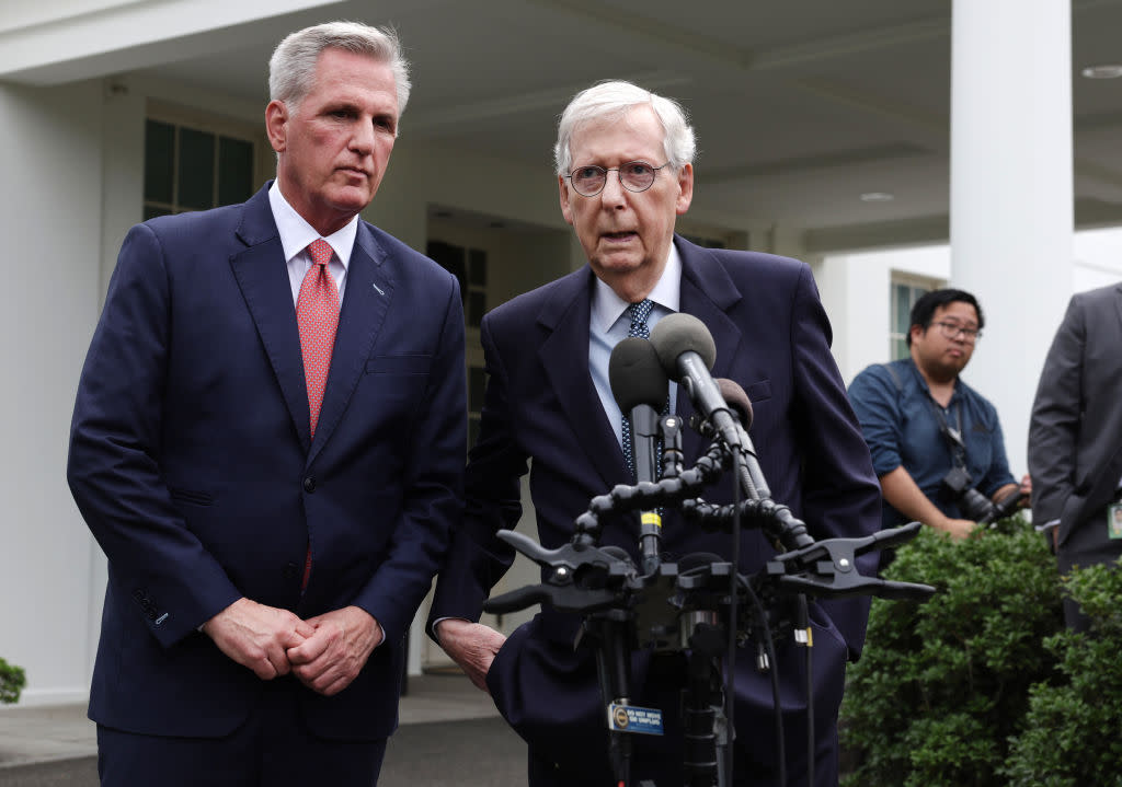 Mitch McConnell, right, and Kevin McCarthy