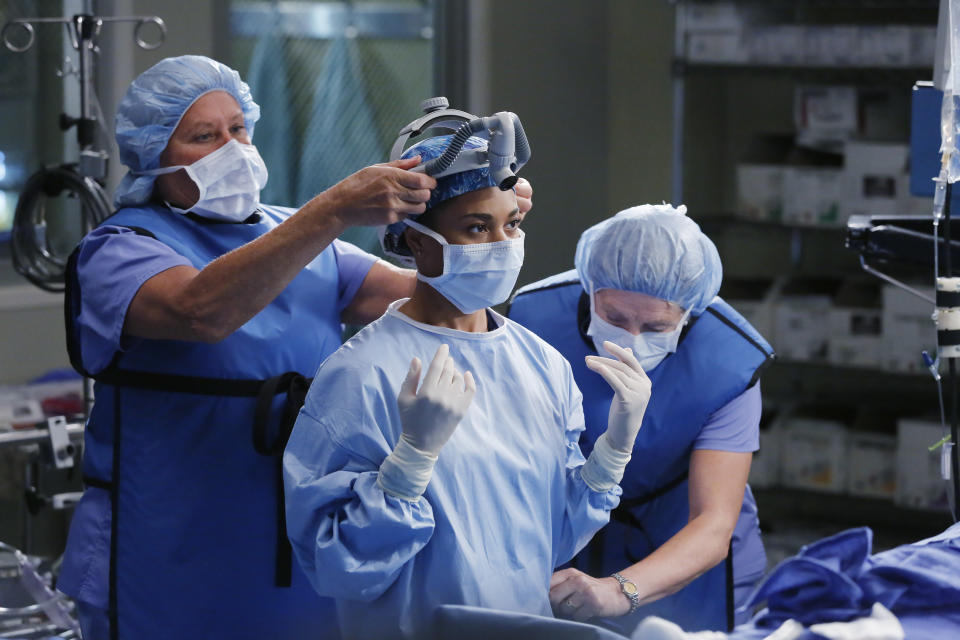 GREY’S ANATOMY, Season Twelve – “Something Against You” – The team of doctors works on a high-stakes case of a long-time patient, adding additional pressure to an already tense environment. Meanwhile, Bailey wants Ben to kick out their new roommate, and Arizona is eager to get back into the dating world with a new wingman