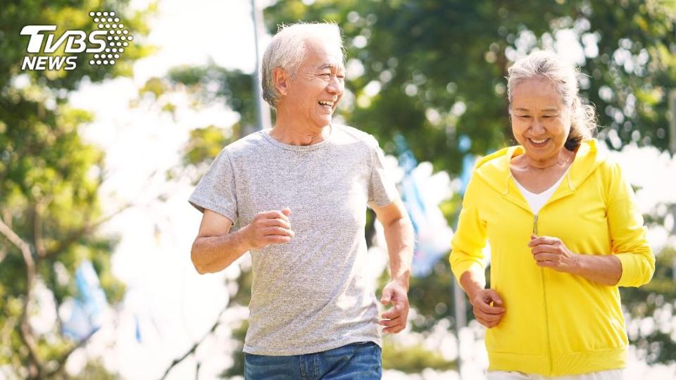 研究發現，適當的運動當年紀大了，心肺功能仍能保持年輕時的狀態。（示意圖／shutterstock達志影像）