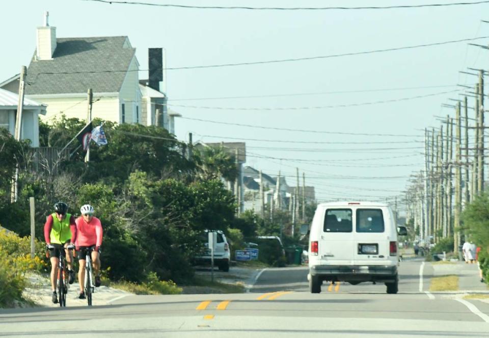 In Topsail Beach, parking is free for residents and visitors, but that may change. At the board’s September meeting, officials from Topsail Beach discussed the possibility of adding paid parking for the 2022 season. 