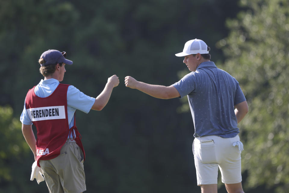 Max Herendeen gives his caddie a fist bump after winning the first hole during the round of 64 at the 2023 U.S. Junior at Daniel Island Club (Ralston Creek Course) in Charleston, S.C. on Wednesday, July 26, 2023. (Tom Brenner/USGA)