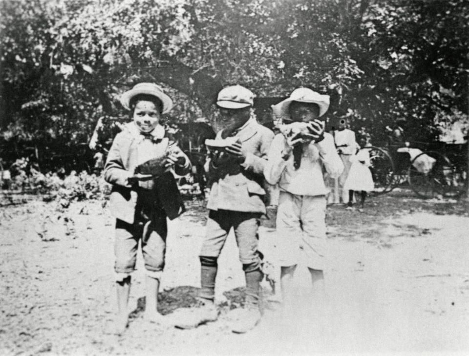 Group of children on Juneteenth in Eastwoods Park, Austin, 1900.