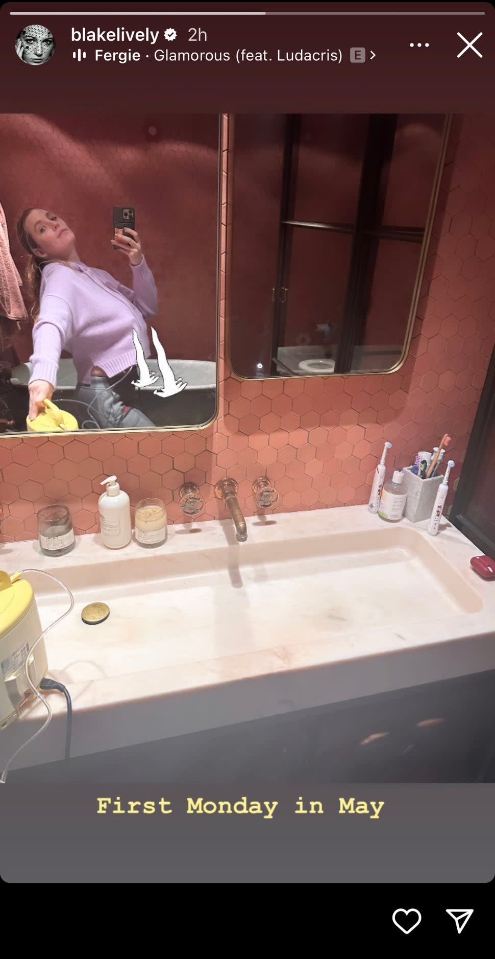 Blake Lively bathroom selfie