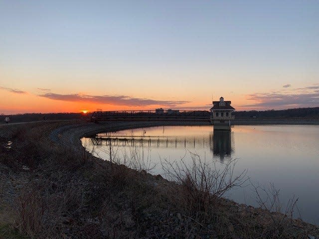 Don't sleep on the sunset at Newark Reservoir.