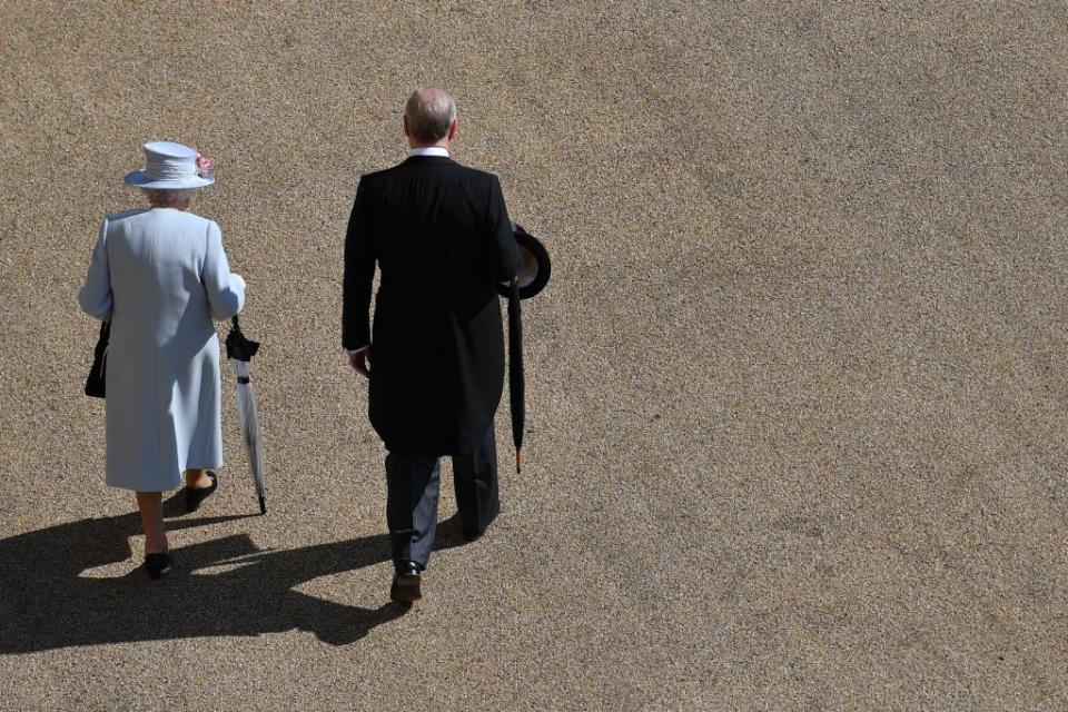 the queen hosts garden party at buckingham palace