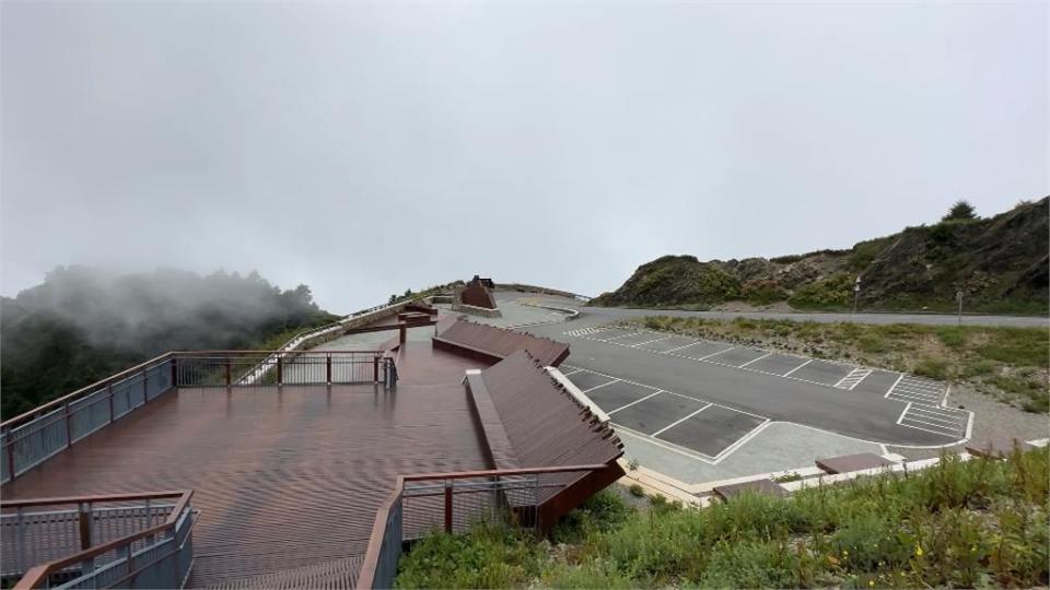 豪雨重創觀光！松雪樓住宿僅一成　停車場空蕩蕩、武嶺告示牌免排隊