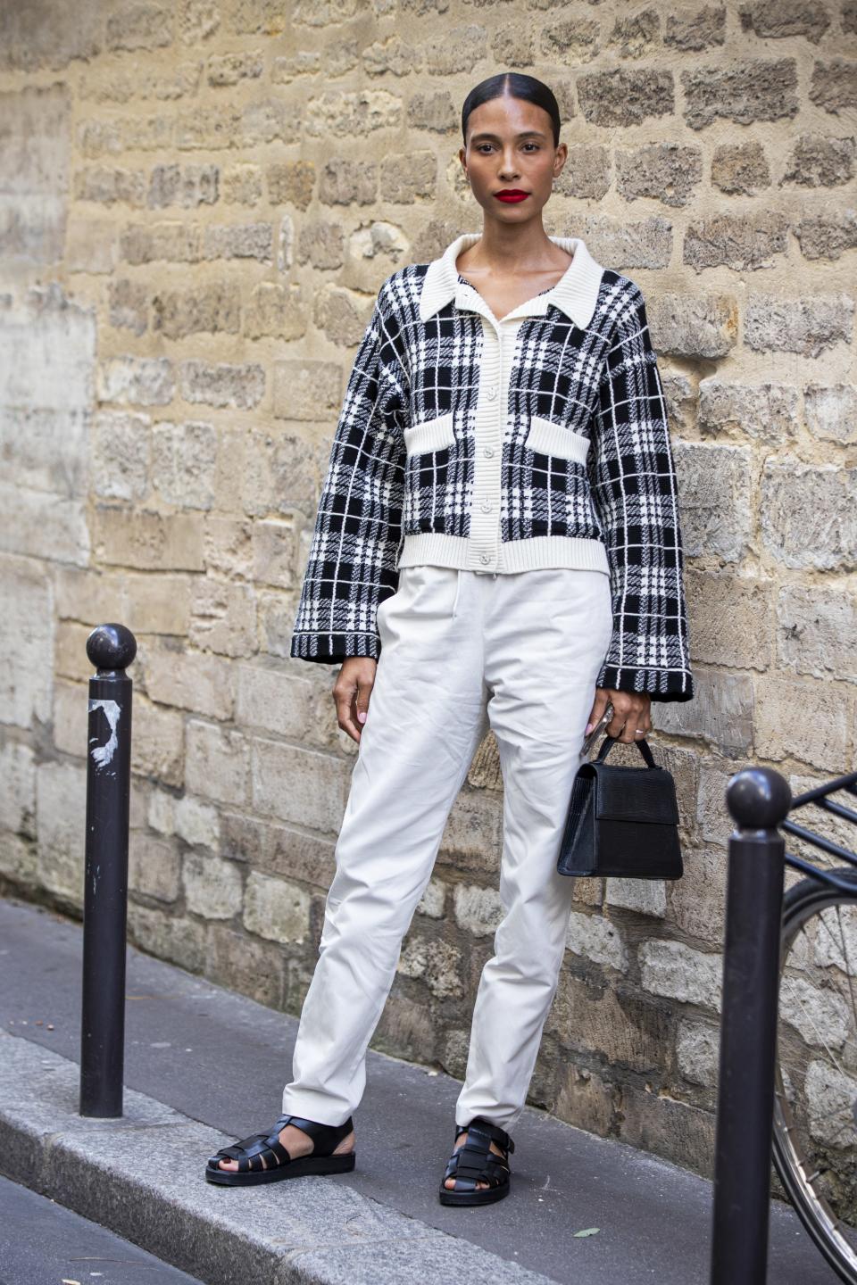 <h1 class="title">Street Style : Paris Fashion Week - Womenswear Spring Summer 2020 : Day Eight</h1><cite class="credit">Claudio Lavenia</cite>