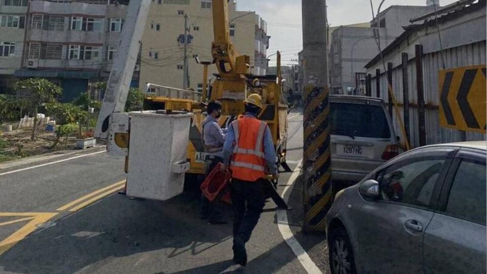 台電一名員工遭電擊。（圖／翻攝畫面）