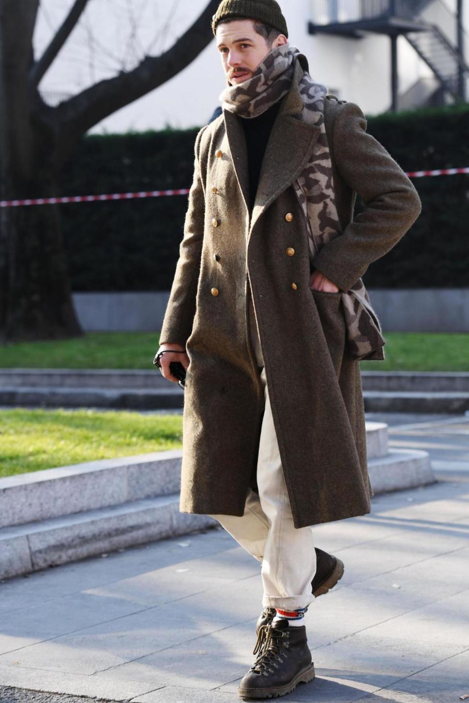 Climbing chic on the streets in Milan