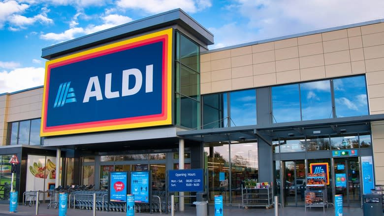 Exterior of Aldi grocery store