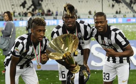 Football - Juventus v Napoli - Italian Serie A - Juventus Stadium, Turin - 23/5/15 Juventus' Kingsley Coman, Paul Pogba and Patrice Evra celebrate winning the Italian Serie A with the trophy after the match Reuters / Giorgio Perottino