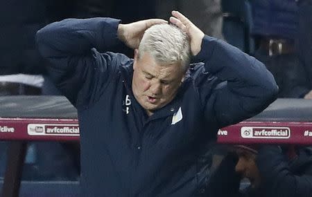 Britain Football Soccer - Aston Villa v Leeds United - Sky Bet Championship - Villa Park - 29/12/16 Aston Villa manager Steve Bruce looks dejected Mandatory Credit: Action Images / Carl Recine Livepic