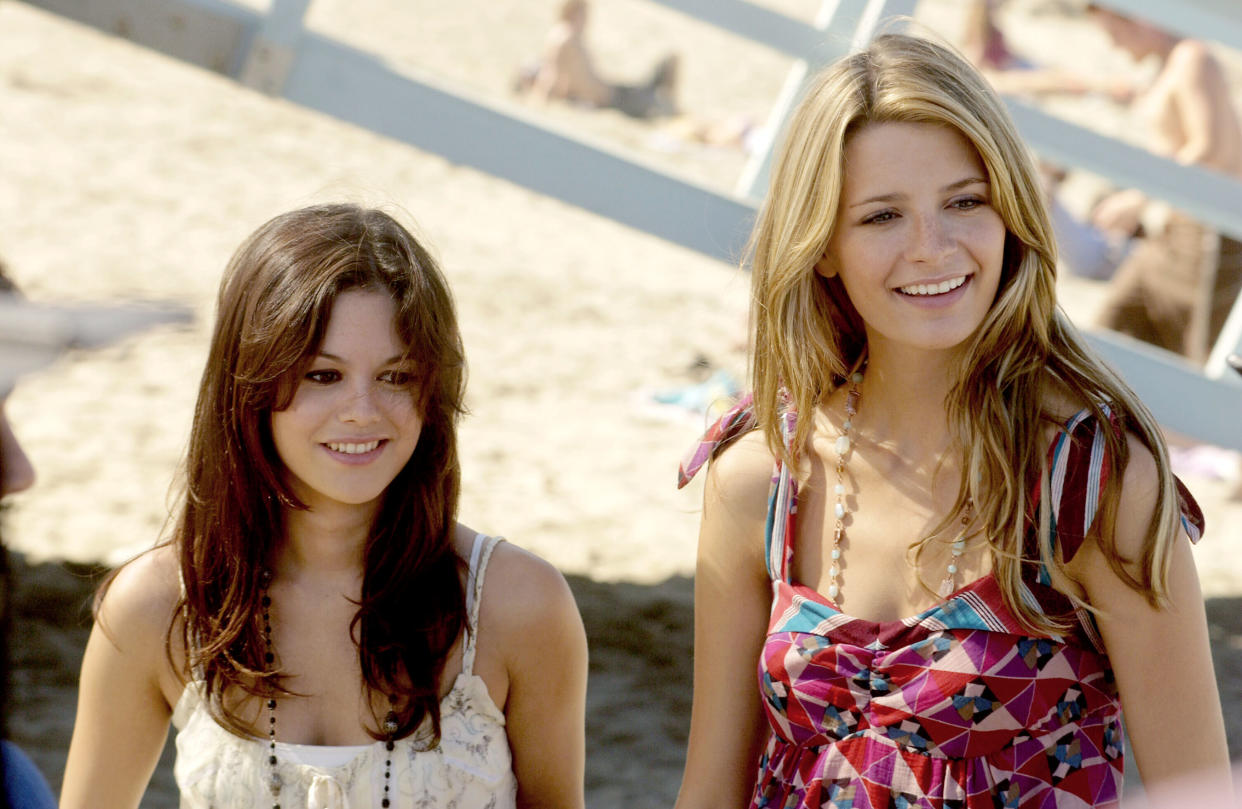 Rachel Bilson and Mischa Barton star in the third season episode of The O.C. (Photo: Greg Schwartz/©WB/Courtesy: Everett Collection)
