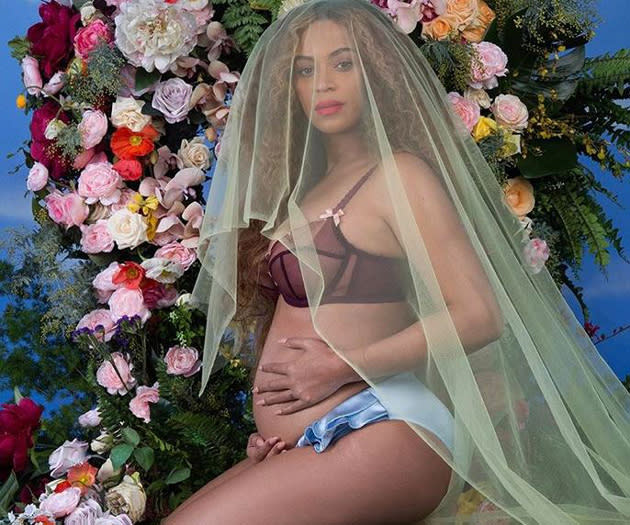 <p>Le 1er février dernier, Beyoncé a annoncé qu’elle attendait des jumeaux en postant cette photo sur Instagram. Le cliché a été « liké » 11 millions de fois.<br> Crédit photo : Instagram Beyoncé </p>