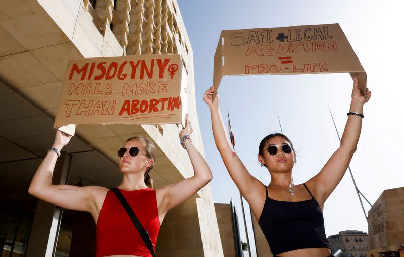 FOTO DE ARCHIVO: Protesta contra la prohibición total del aborto en Malta frente a la Casa del Parlamento en La Valeta, Malta