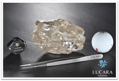 LUCARA FINDS EPIC 2,492 CARAT DIAMOND FROM KAROWE MINE (CNW Group/Lucara Diamond Corp.)