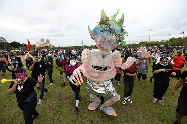 <p>Des milliers de jeunes ont commencé à manifester samedi à Bangkok, lançant une mobilisation de deux jours qui s'annonce massive contre le gouvernement... et la monarchie. </p>