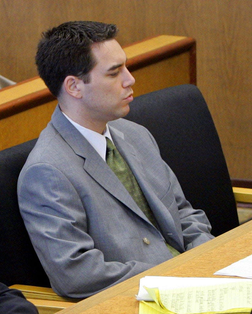 Scott Peterson sits during defense closing arguments in the penalty phase of his murder trial at the San Mateo County Courthouse December 9, 2004, in Redwood City, California.