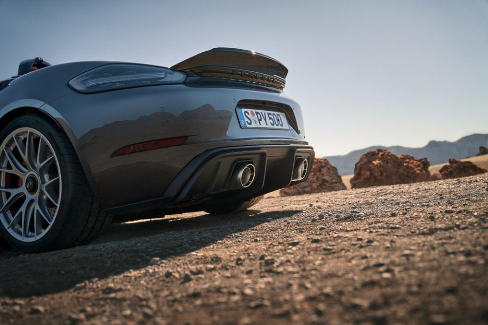 全新718 Spyder RS所有空氣動力設計元素均相互平衡協調，車尾則搭載吸睛的鴨尾造型設計。(圖片提供：Porsche Taiwan)