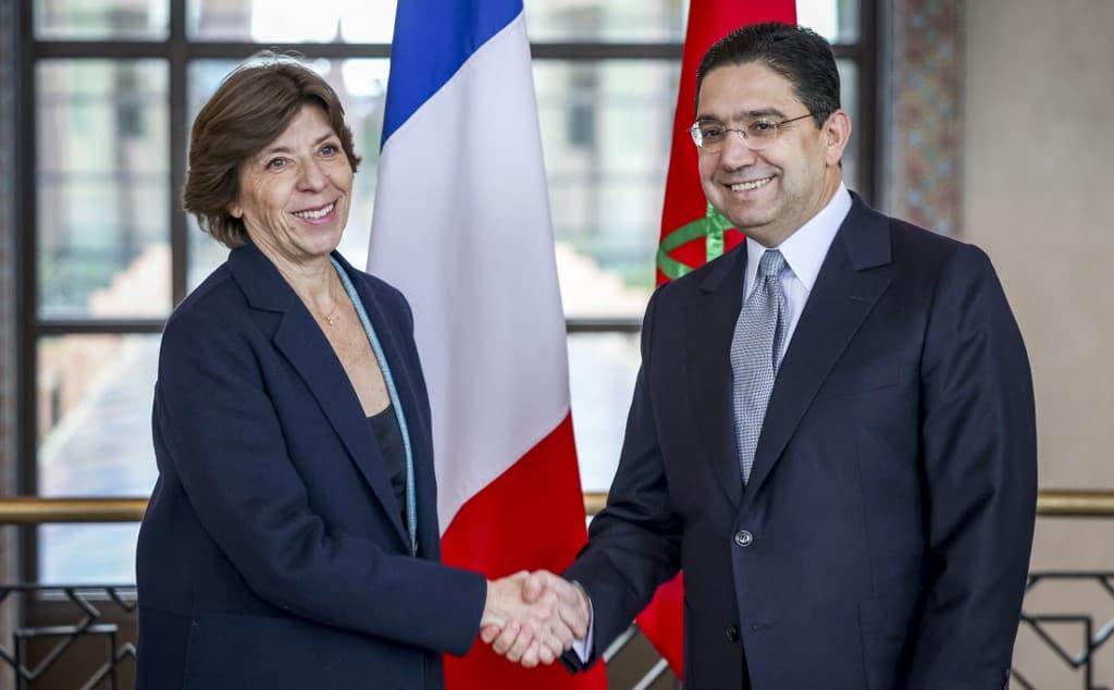 La ministre des Affaires étrangères Catherine Colonna et son homologue marocain, Nasser Bourita, ce vendredi 16 décembre à l'issue de leur entretien bilatéral.  - FADEL SENNA / AFP