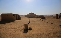 <p>Bereits vor über 6.000 Jahren wurde das fruchtbare Land am Rande der Libyschen Wüste besiedelt, wo sich heute al-Fayyūm befindet. Die Oasenstadt beherbergt mittlerweile mehrere bedeutende Ausgrabungsstätten für Fossilien und Mumienbildnisse. (Bild: ddp Images/abaca press) </p>