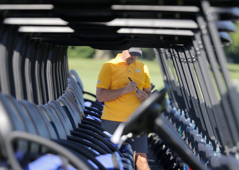Brian Stenzel marks a ball before the start of the U.S. Venture Open on Wednesday, Aug. 10, 2022, at North Shore Golf Club in Menasha, Wis. The open is the nation’s largest one-day charitable event dedicated to ending poverty,Wm. Glasheen USA TODAY NETWORK-Wisconsin