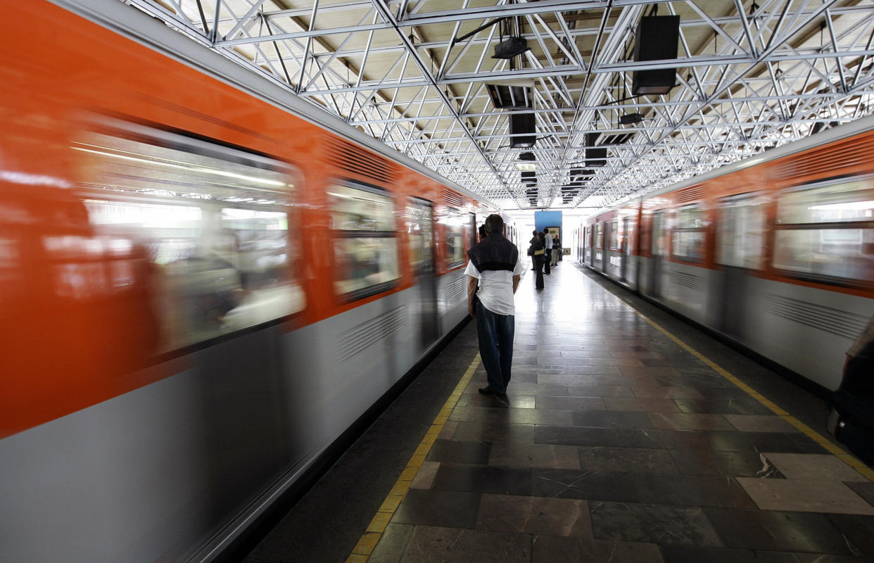 Commuters wait for their train 10 October, 2007 at Chabacano subway station in Mexico City. The subway service of the overpopulated Mexican capital presently transports 4,3 million commuters a day, one million less than 15 years ago, PRI's local deputy and former subway union leader Fernando Espino said to AFP.  AFP PHOTO/Ronaldo SCHEMIDT (Photo credit should read Ronaldo Schemidt/AFP/Getty Images)