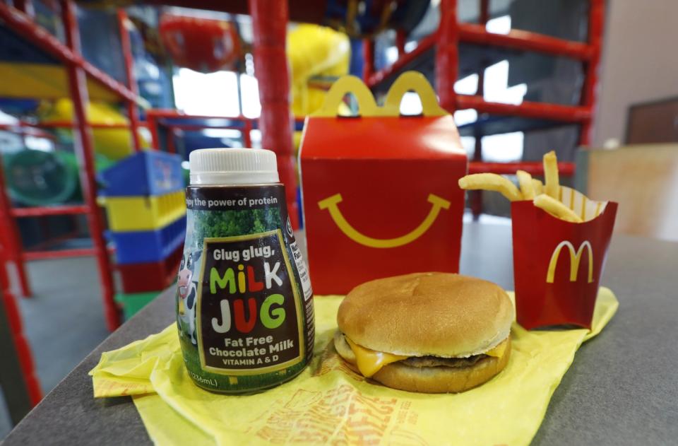 Vielleicht gab es für den Jungen ein Happy Meal? (Bild: AP Photo)