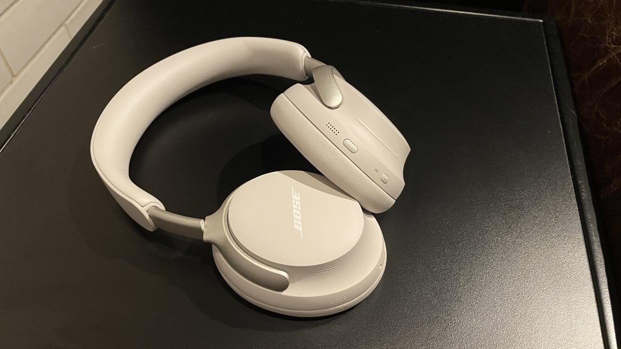  Bose QuietComfort Ultra Headphones. 