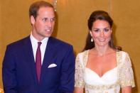 <b>Kate ist endlich schwanger!</b><br><br>Im Dezember die Nachricht, auf die so viele schon gewartet haben: Kate Middleton ist schwanger. Früher als geplant teilte der Palast der Öffentlichkeit mit, dass Prinz William und seine Frau ihr erstes Kind erwarten, denn Kate musste wegen extremer Schwangerschaftsübelkeit ins Krankenhaus eingeliefert werden. Im Sommer 2013 soll das Baby auf die Welt kommen. Schon jetzt wird wild spekuliert: Wird es ein Junge oder ein Mädchen oder sogar ein Zwilling? Welchen Namen werden Kate und William wählen? Royal-Fans haben jetzt wieder ordentlich Gesprächsstoff! (Bild: Getty)