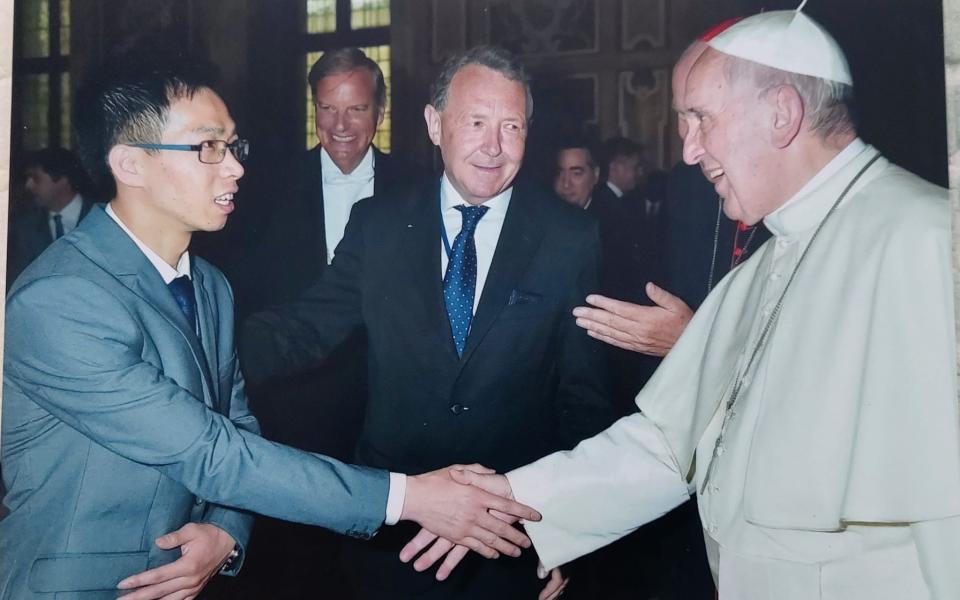 Timothy Cho meets the Pope - Nicci