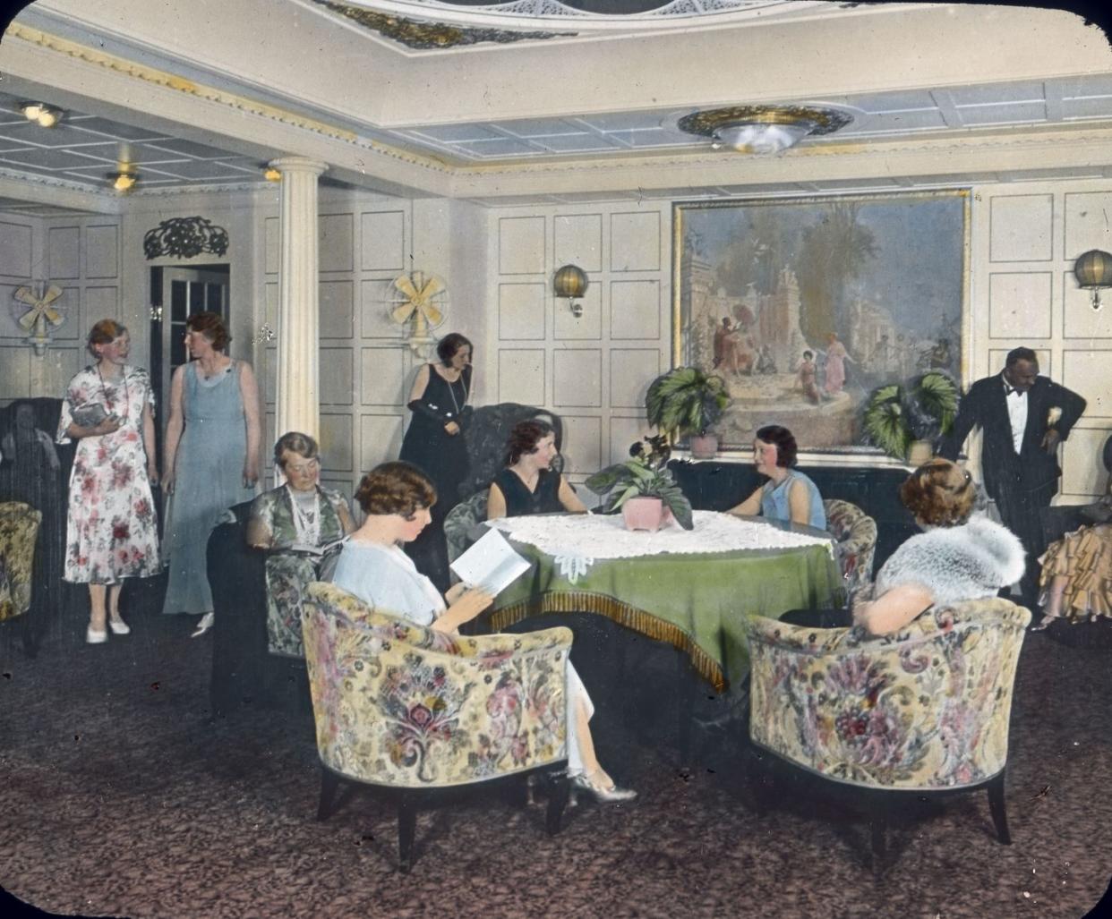 passengers on board the titanic sat in the lounge